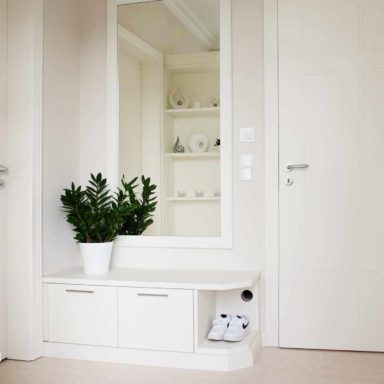 Licht, ansprechend, freundlich - begehbarer Kleiderschank